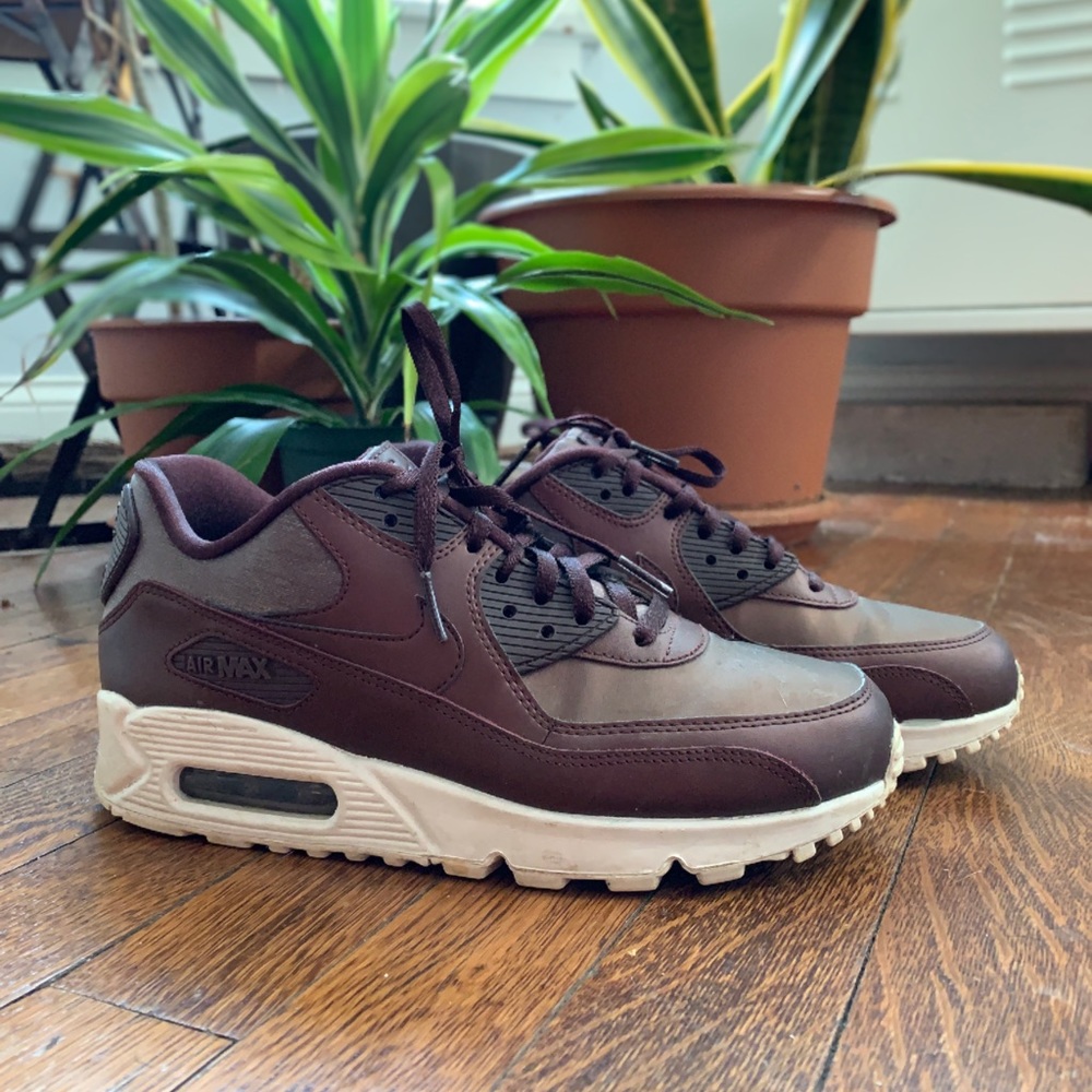 Nike Air Max 90 in Metallic Mahogany